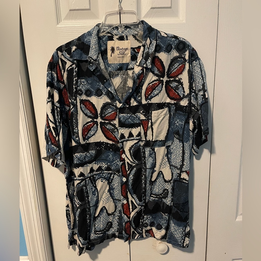 Vintage Silk Men’s Hawaiian pattern casual button down